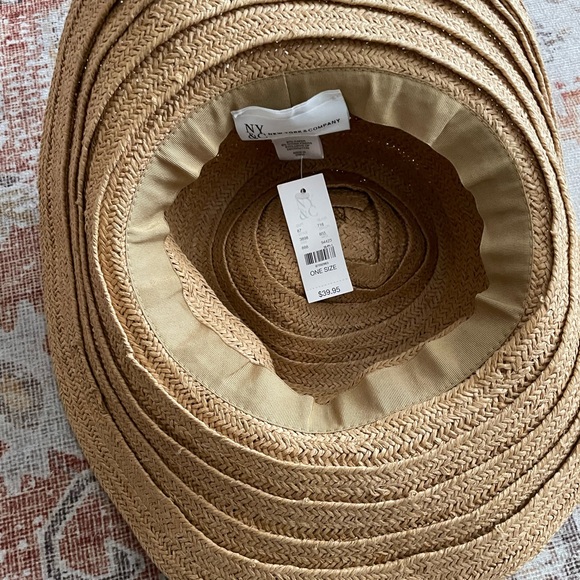 NY&C NWT straw Pom Pom beach hat - Picture 5 of 6